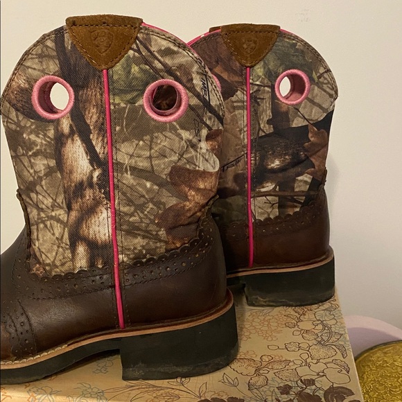 Ariat Brown and Pink Camouflage Boots, good condition - Picture 3 of 5
